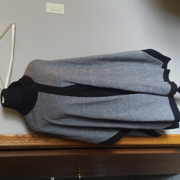 Banana Republic Poncho - Picture 1 of 11